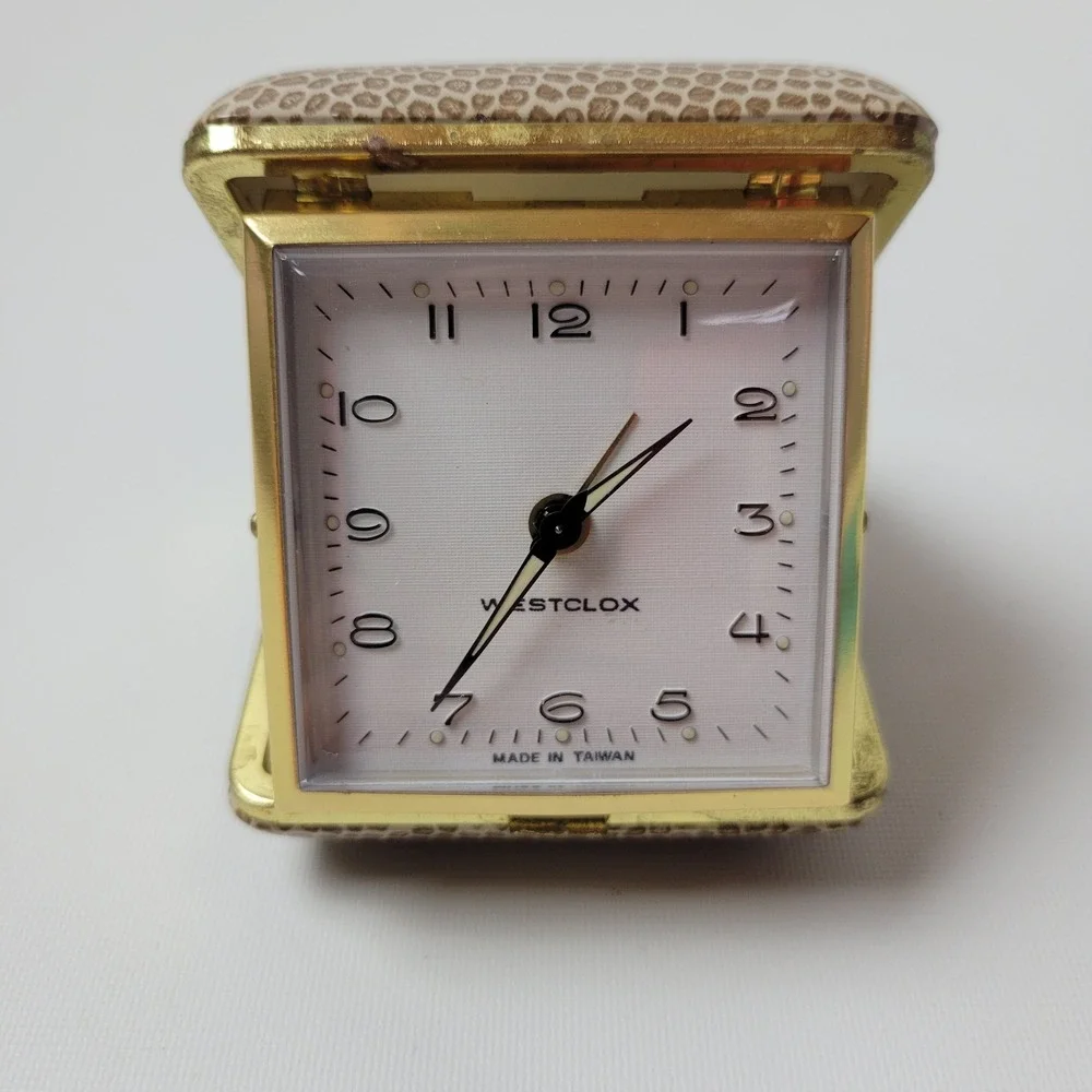 Westclox Travette II Vintage Travel Alarm Clock 44220 Tan Luminous Case Box 1981